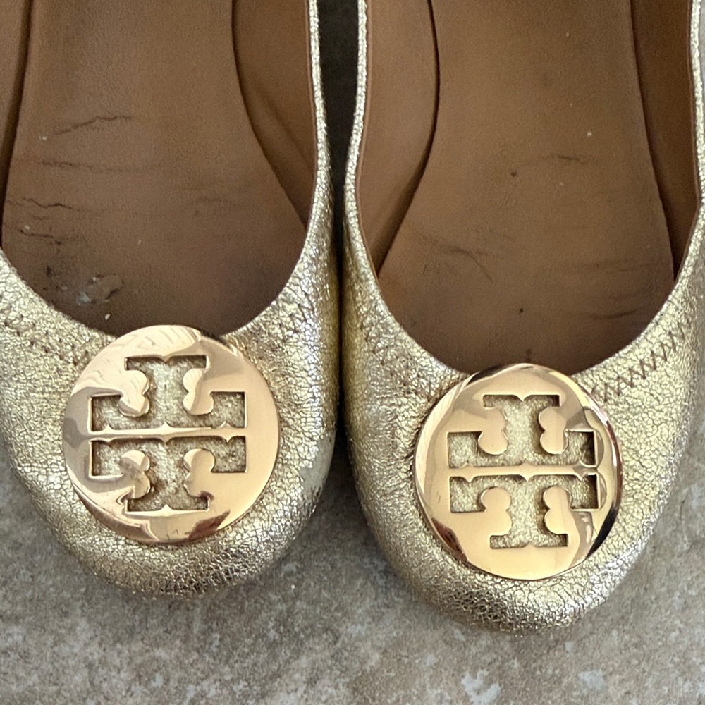 Tory Burch Gold Logo Scalloped Ballet Flats - Picture 2 of 4